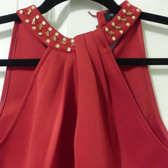 LE CHATEAU red criss cross front sleeveless top with gold beads - Picture 3 of 8